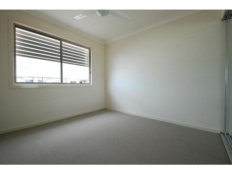 39 South Bay Drive, Varsity Lakes QLD 4227