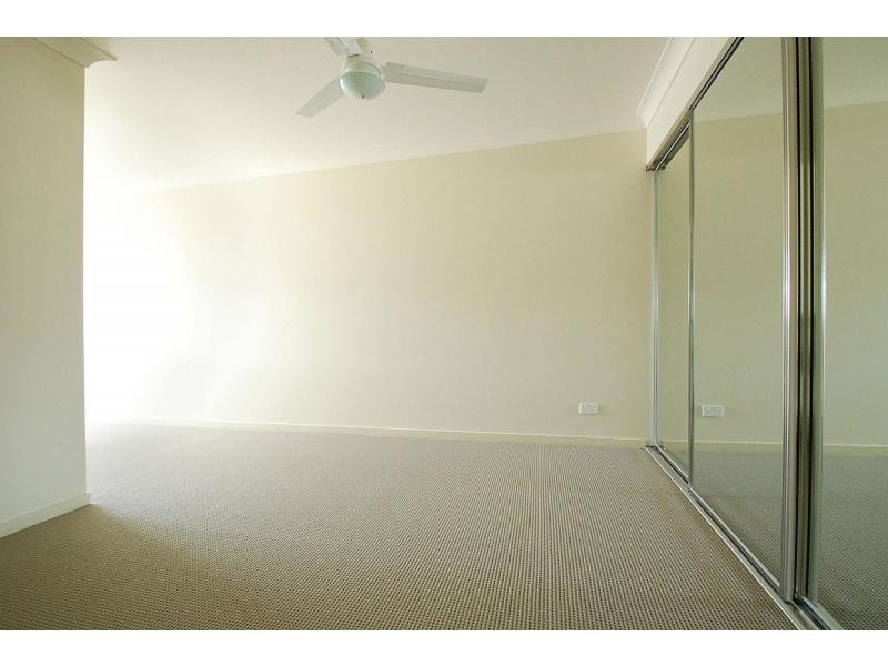 39 South Bay Drive, Varsity Lakes QLD 4227