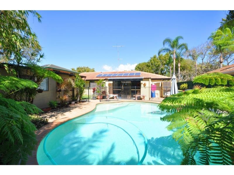 147 Markeri Street, Mermaid Waters QLD 4218