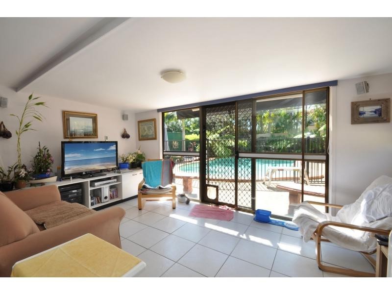 147 Markeri Street, Mermaid Waters QLD 4218