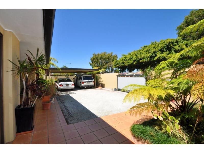 147 Markeri Street, Mermaid Waters QLD 4218