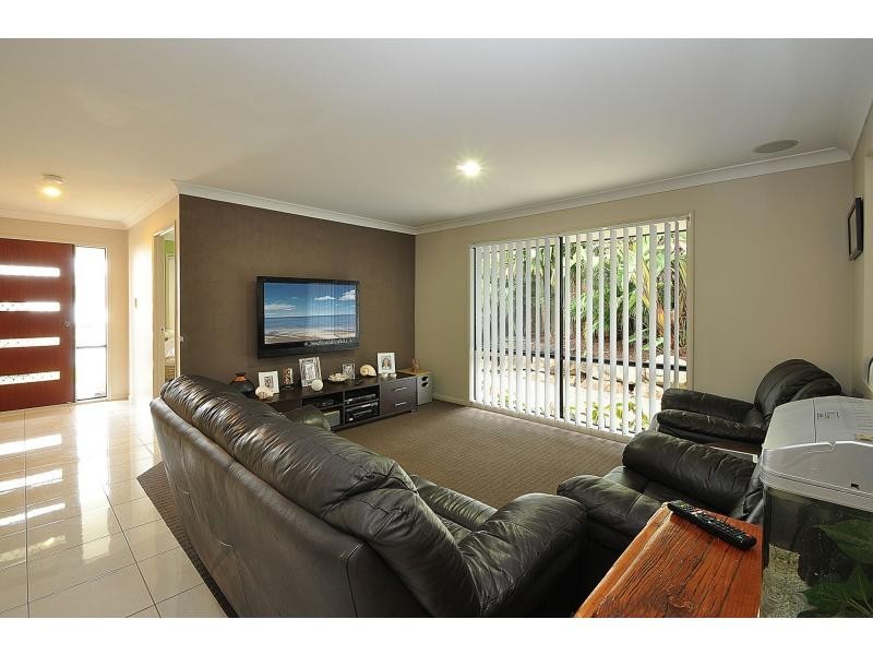 20 Diamantina Circuit, Pacific Pines QLD 4211