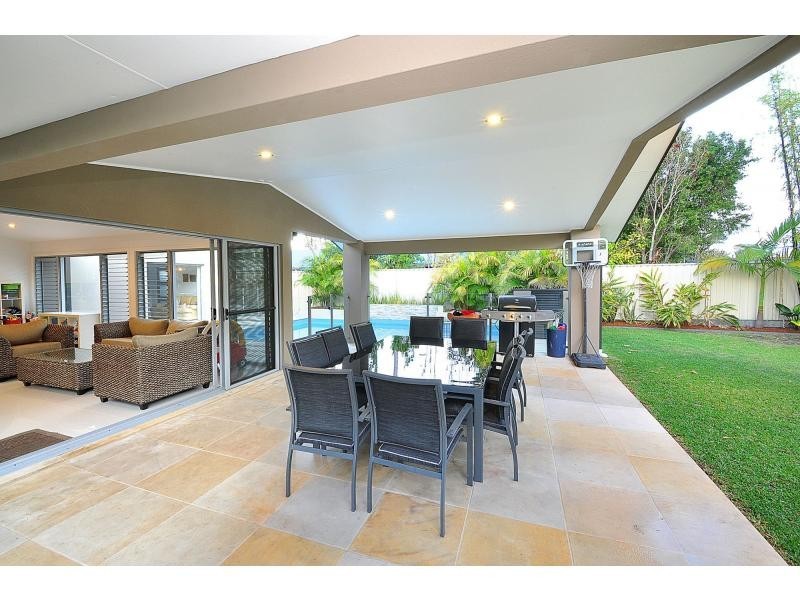 8 Mayra Court, Mermaid Waters QLD 4218