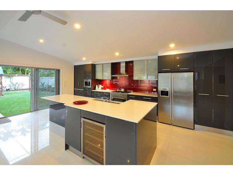 8 Mayra Court, Mermaid Waters QLD 4218