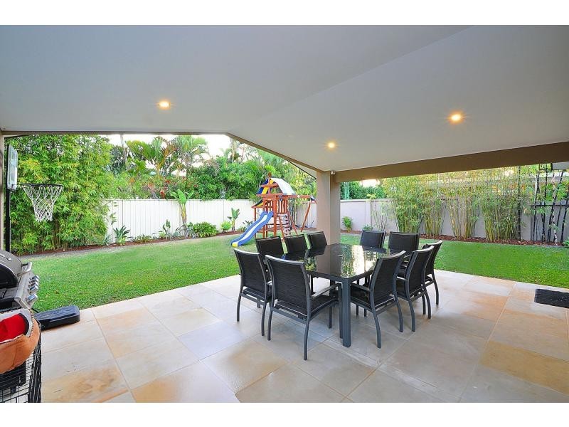 8 Mayra Court, Mermaid Waters QLD 4218