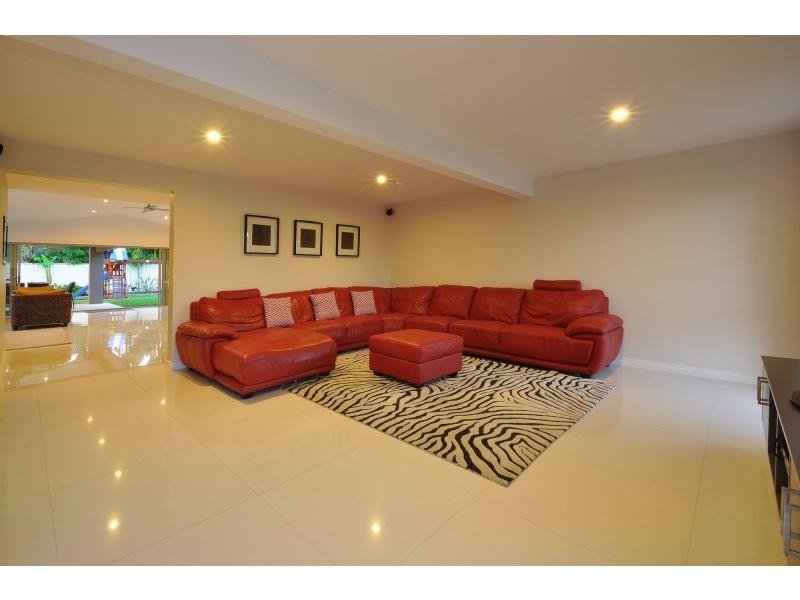 8 Mayra Court, Mermaid Waters QLD 4218