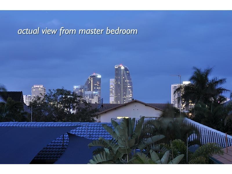 8 Mayra Court, Mermaid Waters QLD 4218