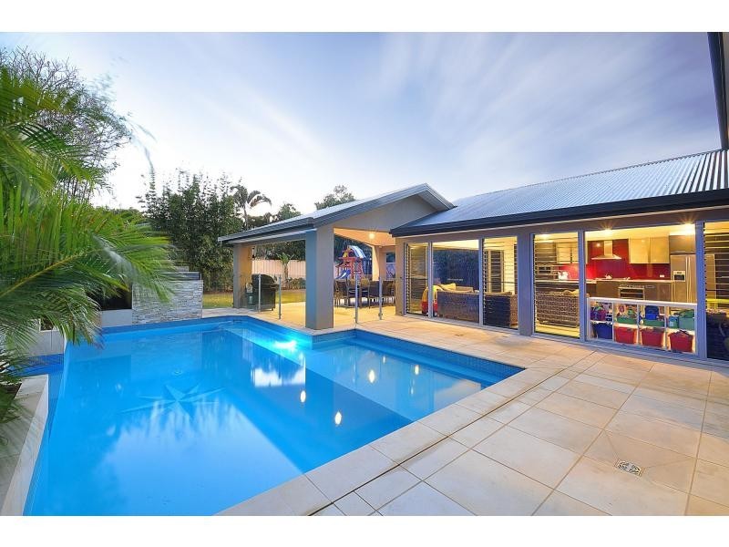 8 Mayra Court, Mermaid Waters QLD 4218