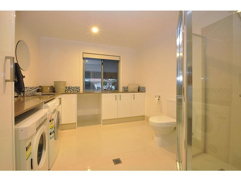 8 Mayra Court, Mermaid Waters QLD 4218