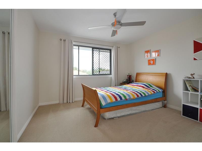 8 Mayra Court, Mermaid Waters QLD 4218