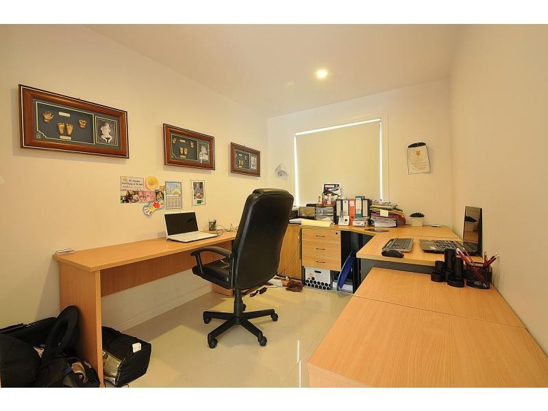 8 Mayra Court, Mermaid Waters QLD 4218