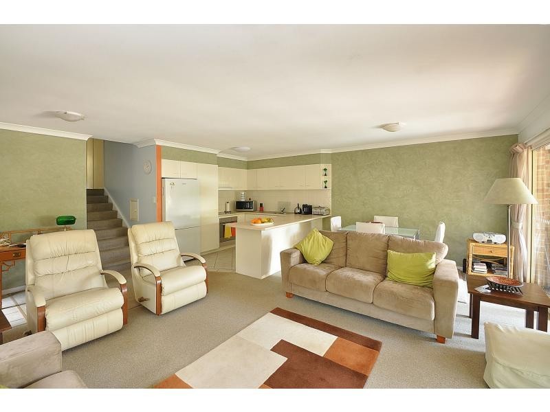 1/5 Kingia Court, Burleigh Heads QLD 4220