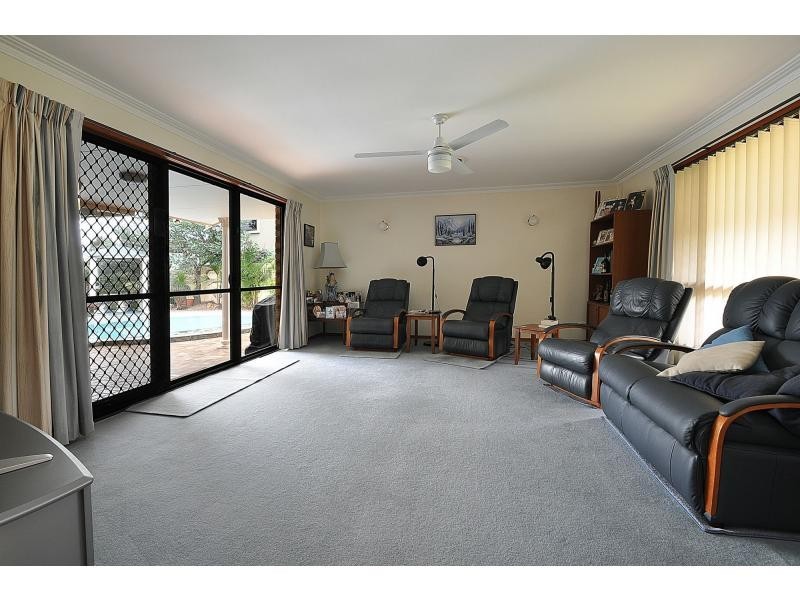 100 Jabiru Avenue, Burleigh Waters QLD 4220