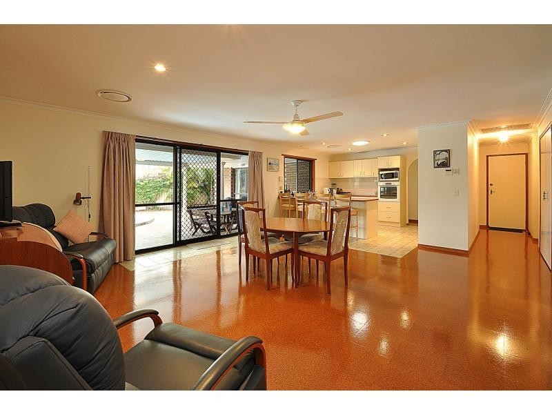 100 Jabiru Avenue, Burleigh Waters QLD 4220