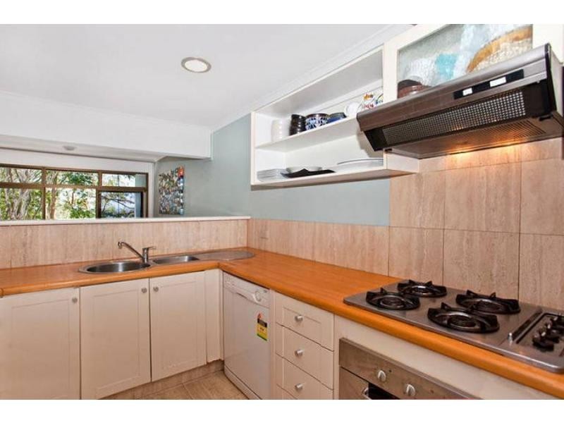 2/22 Mount Street, Burleigh Heads QLD 4220