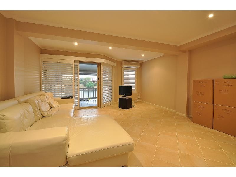 3/6 Lowood Court, Varsity Lakes QLD 4227