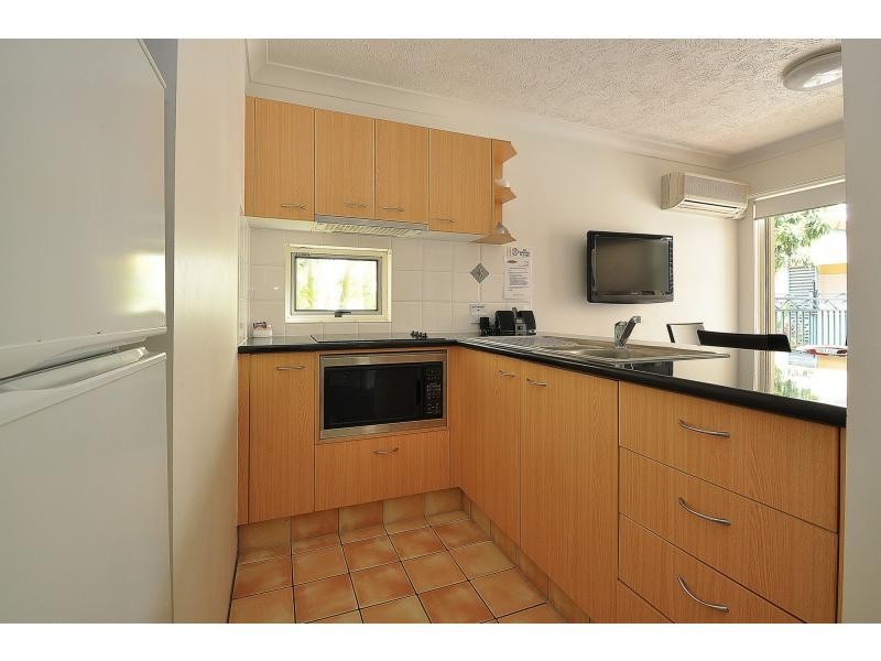 8/21 Peerless Avenue, Mermaid Beach QLD 4218