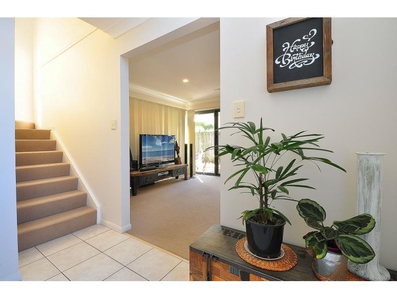 2/77 Nobby Parade, Miami QLD 4220