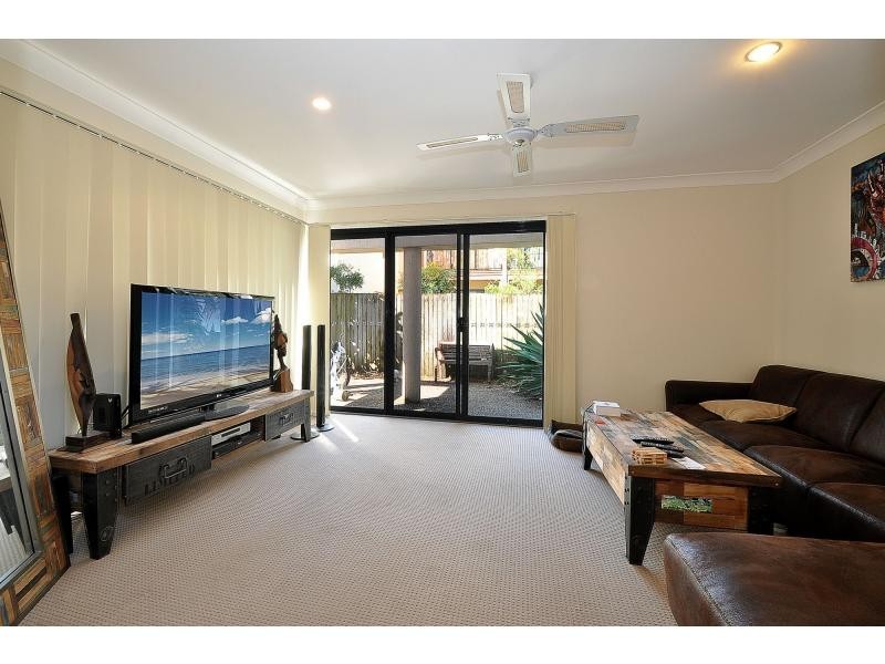 2/77 Nobby Parade, Miami QLD 4220