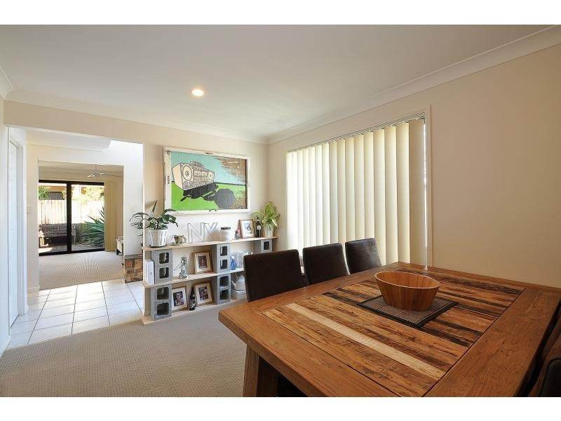 2/77 Nobby Parade, Miami QLD 4220