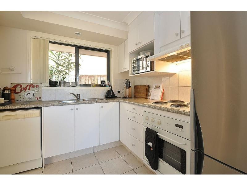 2/77 Nobby Parade, Miami QLD 4220