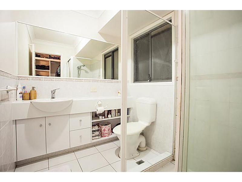 2/77 Nobby Parade, Miami QLD 4220