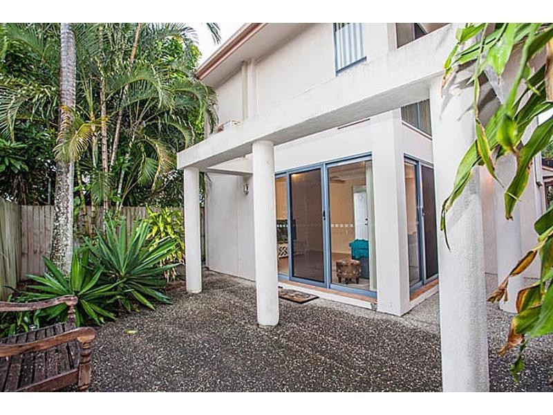 2/77 Nobby Parade, Miami QLD 4220