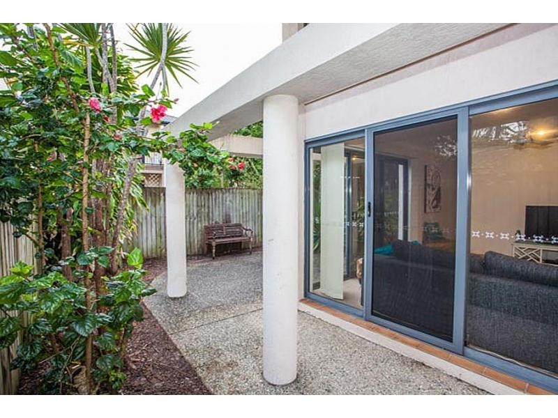 2/77 Nobby Parade, Miami QLD 4220