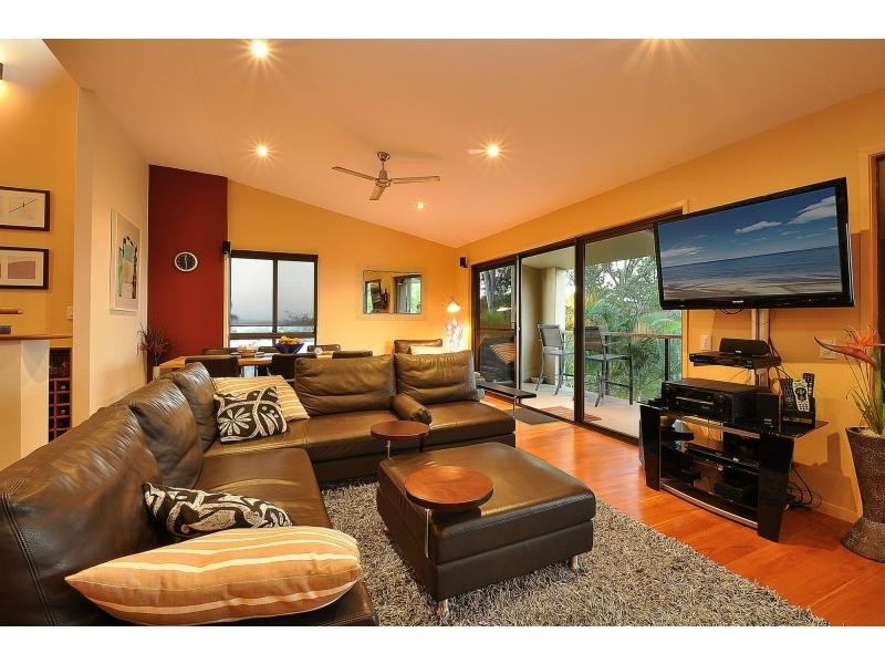 156 Ocean Parade, Burleigh Heads QLD 4220