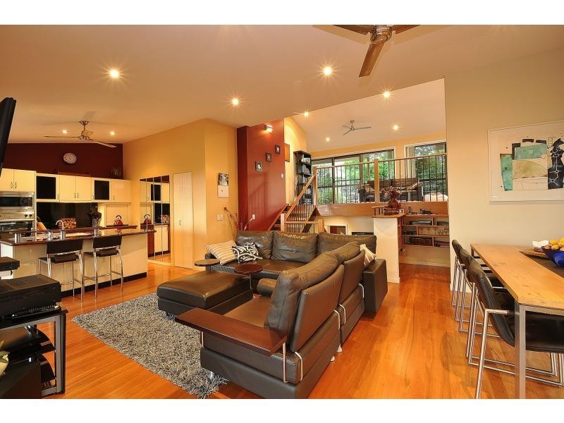 156 Ocean Parade, Burleigh Heads QLD 4220