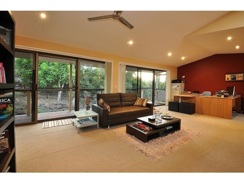 156 Ocean Parade, Burleigh Heads QLD 4220