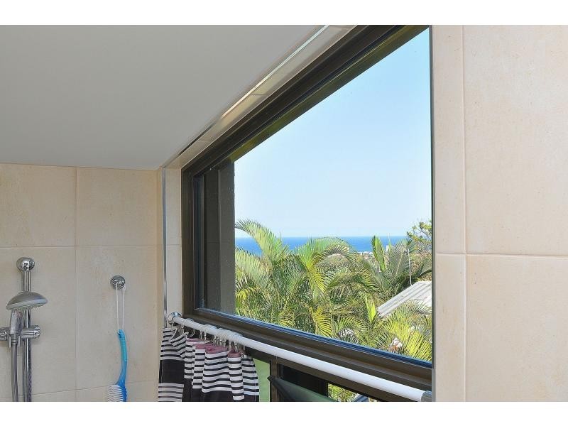 156 Ocean Parade, Burleigh Heads QLD 4220