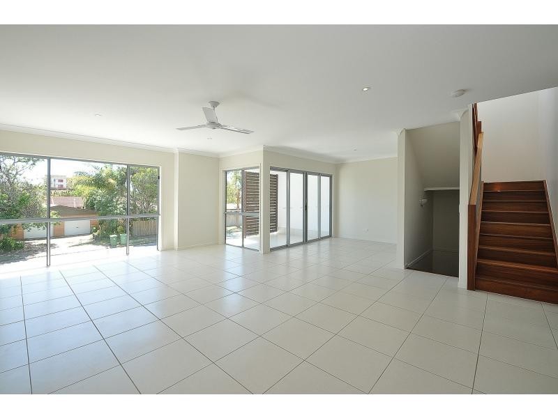 2/25 Brooke Avenue, Palm Beach QLD 4221