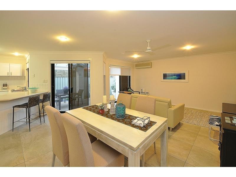 1/112 Sunshine Parade, Miami QLD 4220