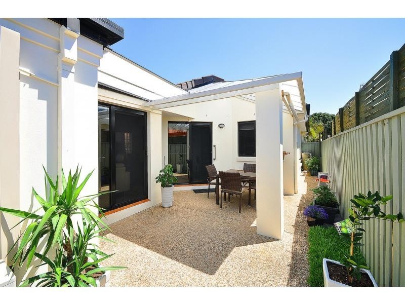 1/112 Sunshine Parade, Miami QLD 4220