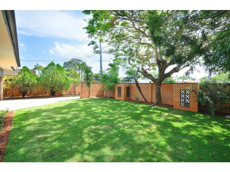 63 Alec Avenue, Mermaid Waters QLD 4218