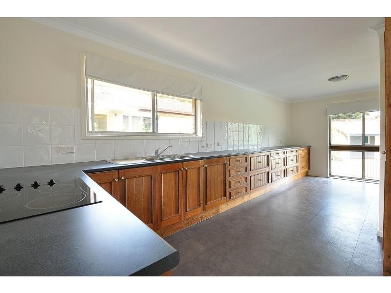 63 Alec Avenue, Mermaid Waters QLD 4218