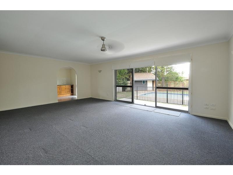 63 Alec Avenue, Mermaid Waters QLD 4218