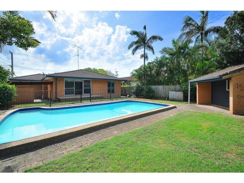 63 Alec Avenue, Mermaid Waters QLD 4218