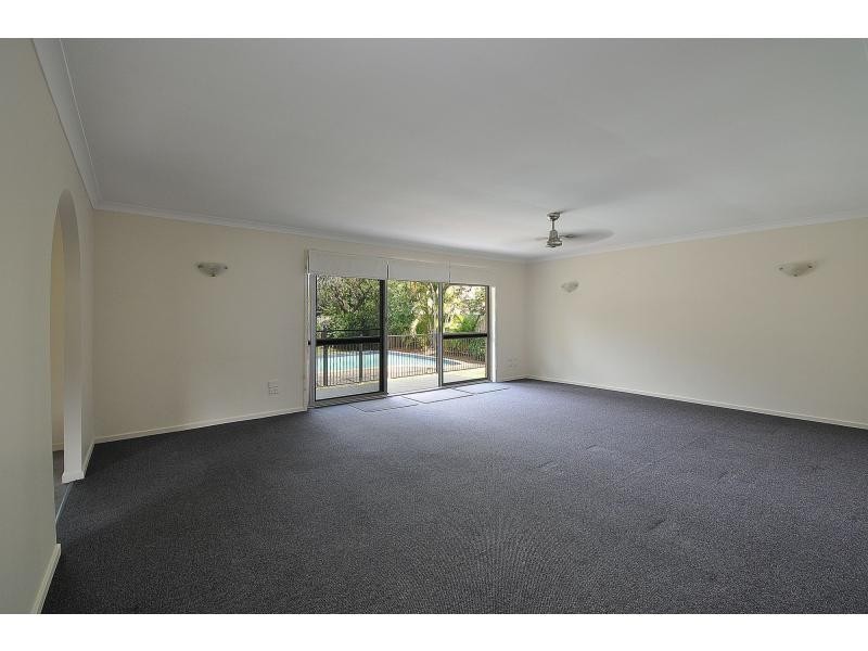 63 Alec Avenue, Mermaid Waters QLD 4218