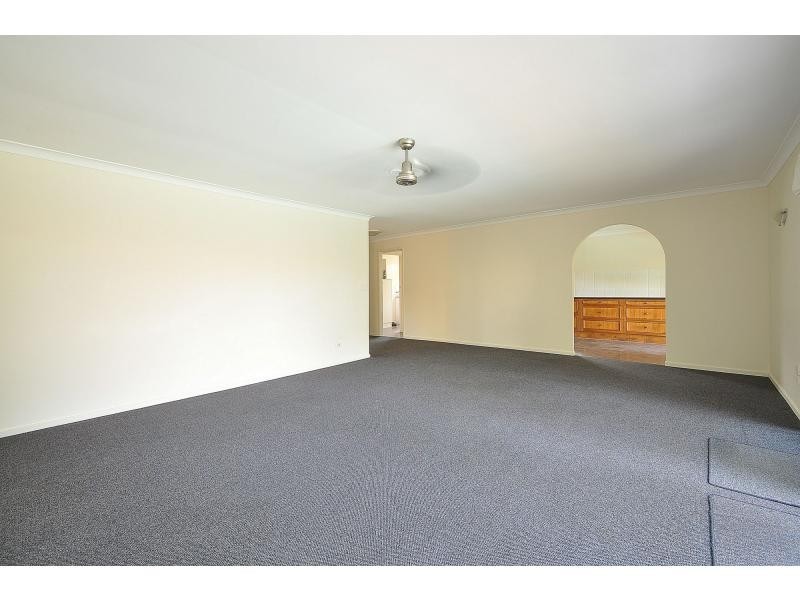 63 Alec Avenue, Mermaid Waters QLD 4218