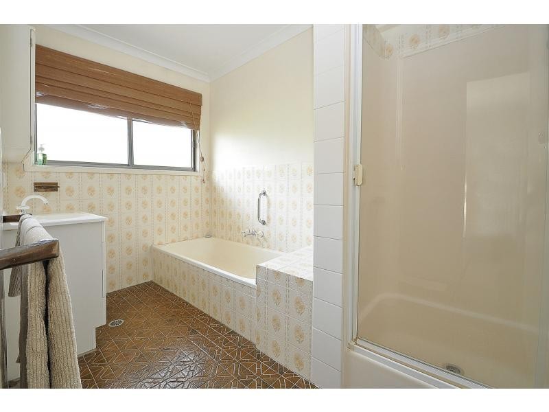 63 Alec Avenue, Mermaid Waters QLD 4218