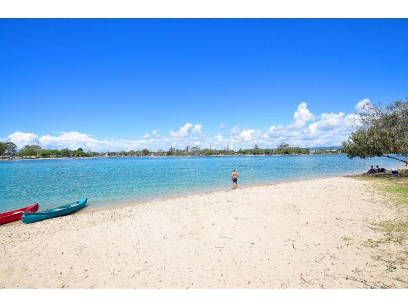1/13 Awoonga Avenue, Burleigh Heads QLD 4220
