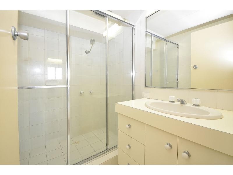 19/2 Goodwin Terrace, Burleigh Heads QLD 4220