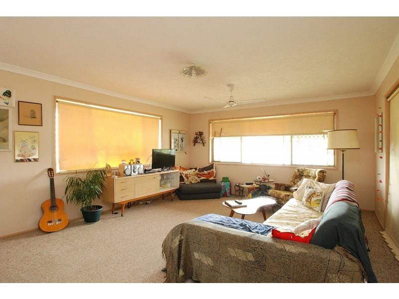 32 Miami Shore Parade, Miami QLD 4220