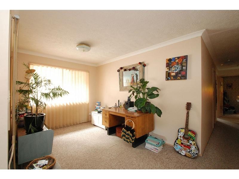 32 Miami Shore Parade, Miami QLD 4220