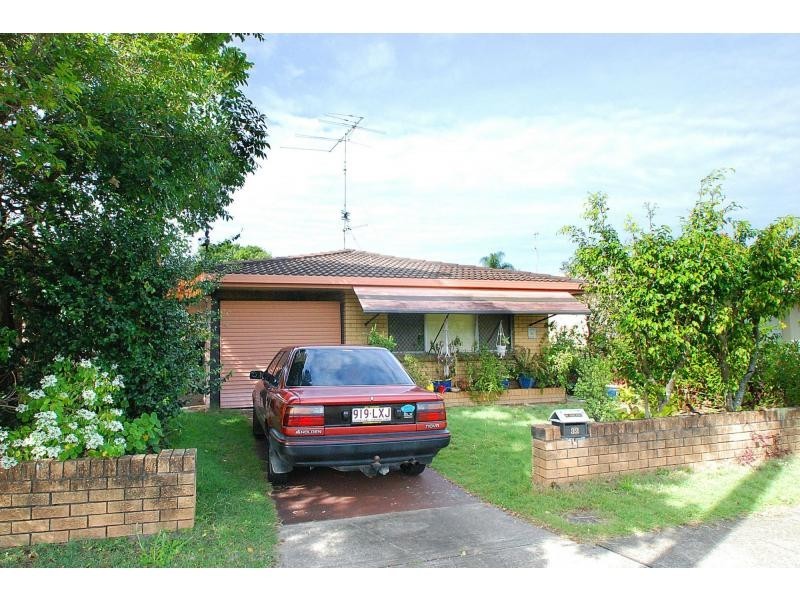 32 Miami Shore Parade, Miami QLD 4220
