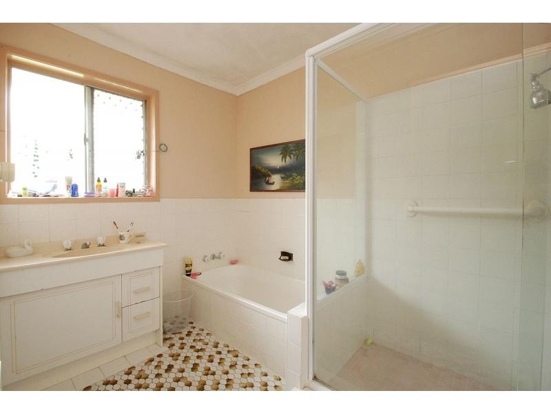 32 Miami Shore Parade, Miami QLD 4220