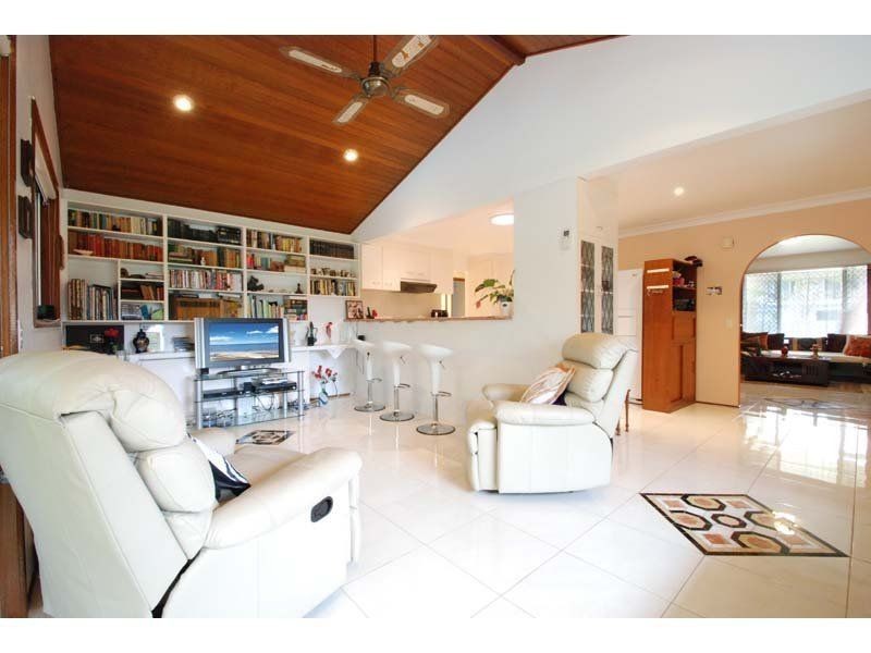 5 Tern Drive, Burleigh Waters QLD 4220
