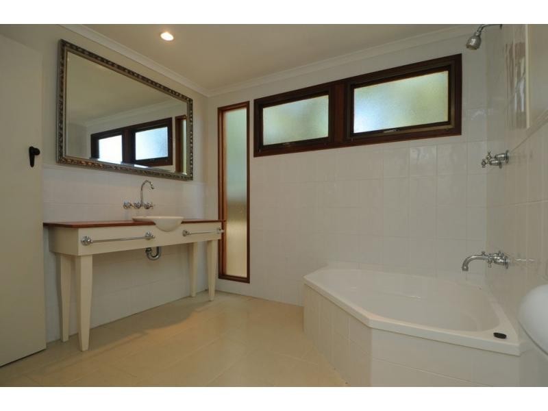 101 Ocean Parade, Burleigh Heads QLD 4220